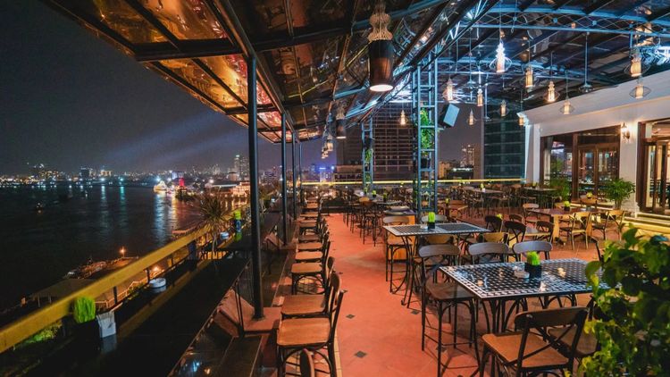 M Bar - Hotel Majestic Saigon · 호치민 · 라운지 3