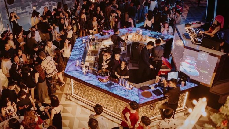 Chill Skybar & Dining · TP. Hồ Chí Minh · Lounge 4