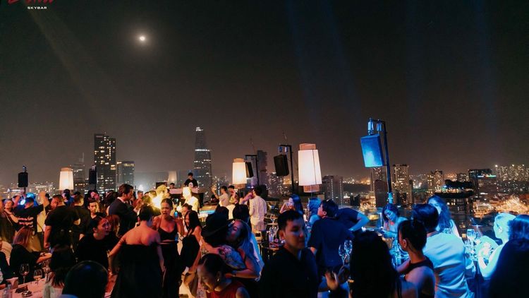 Chill Skybar & Dining · TP. Hồ Chí Minh · Lounge 10