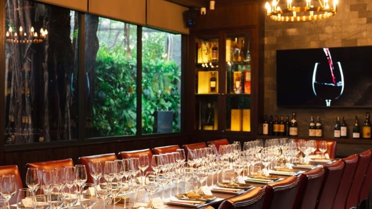 Stoker Woodfired Grill & Bar · ホーチミン · ダイニング 7