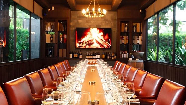 Stoker Woodfired Grill & Bar · ホーチミン · ダイニング 1