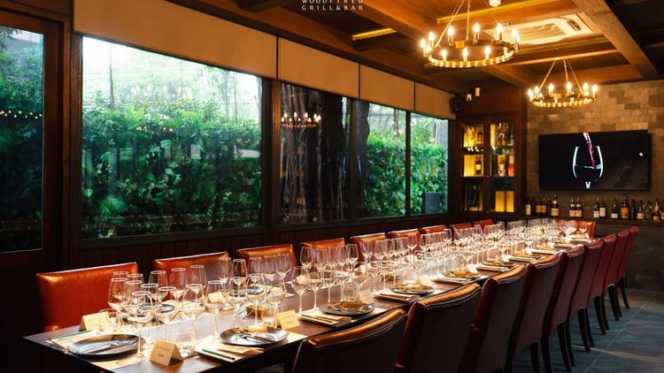 Stoker Woodfired Grill & Bar · ホーチミン · ダイニング 2