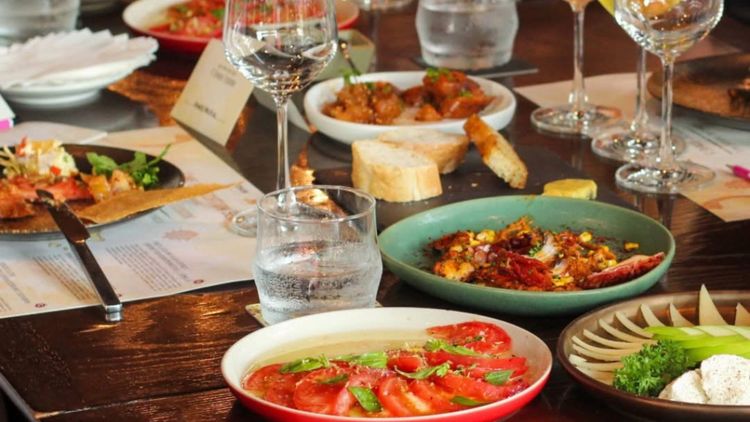 Stoker Woodfired Grill & Bar · ホーチミン · ダイニング 3
