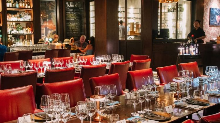 Stoker Woodfired Grill & Bar · ホーチミン · ダイニング 5