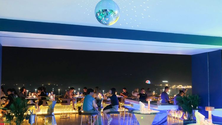 Altitude Rooftop Bar · 나트랑 · 라운지 12
