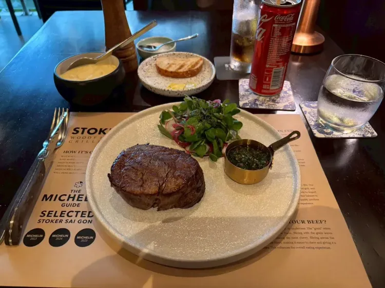 Stoker Woodfired Grill & Bar · 호치민 다이닝 갤러리 사진 2