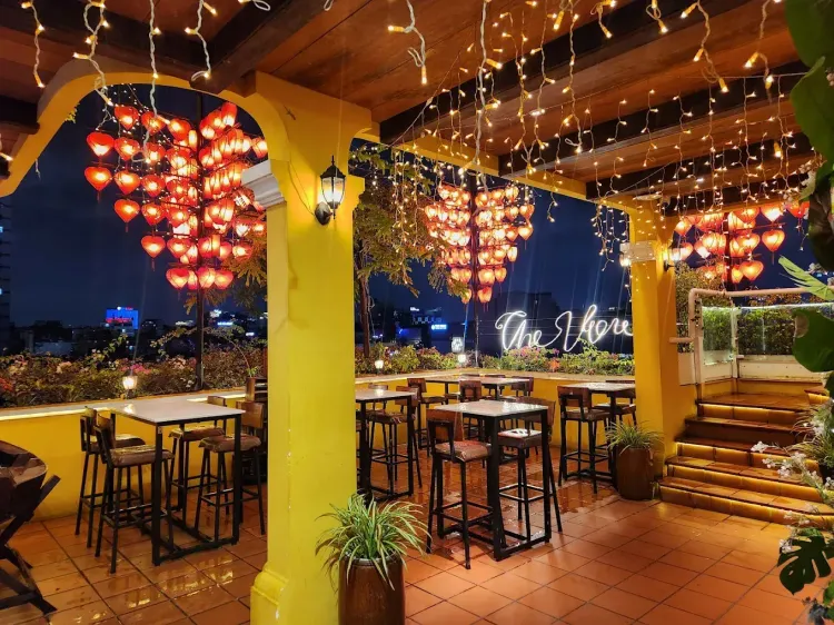 The View Rooftop Bar · 호치민 라운지 갤러리 사진 1